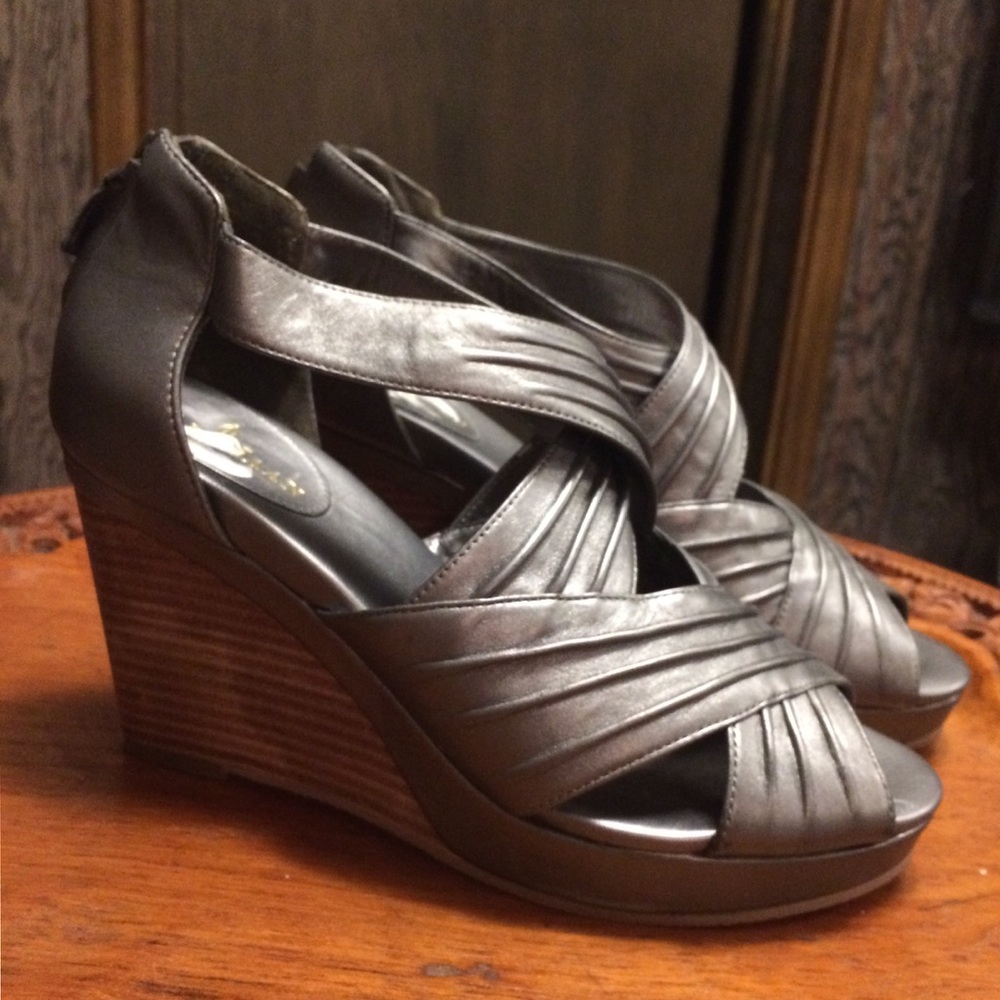 Shoes - Picture 3 of 4
